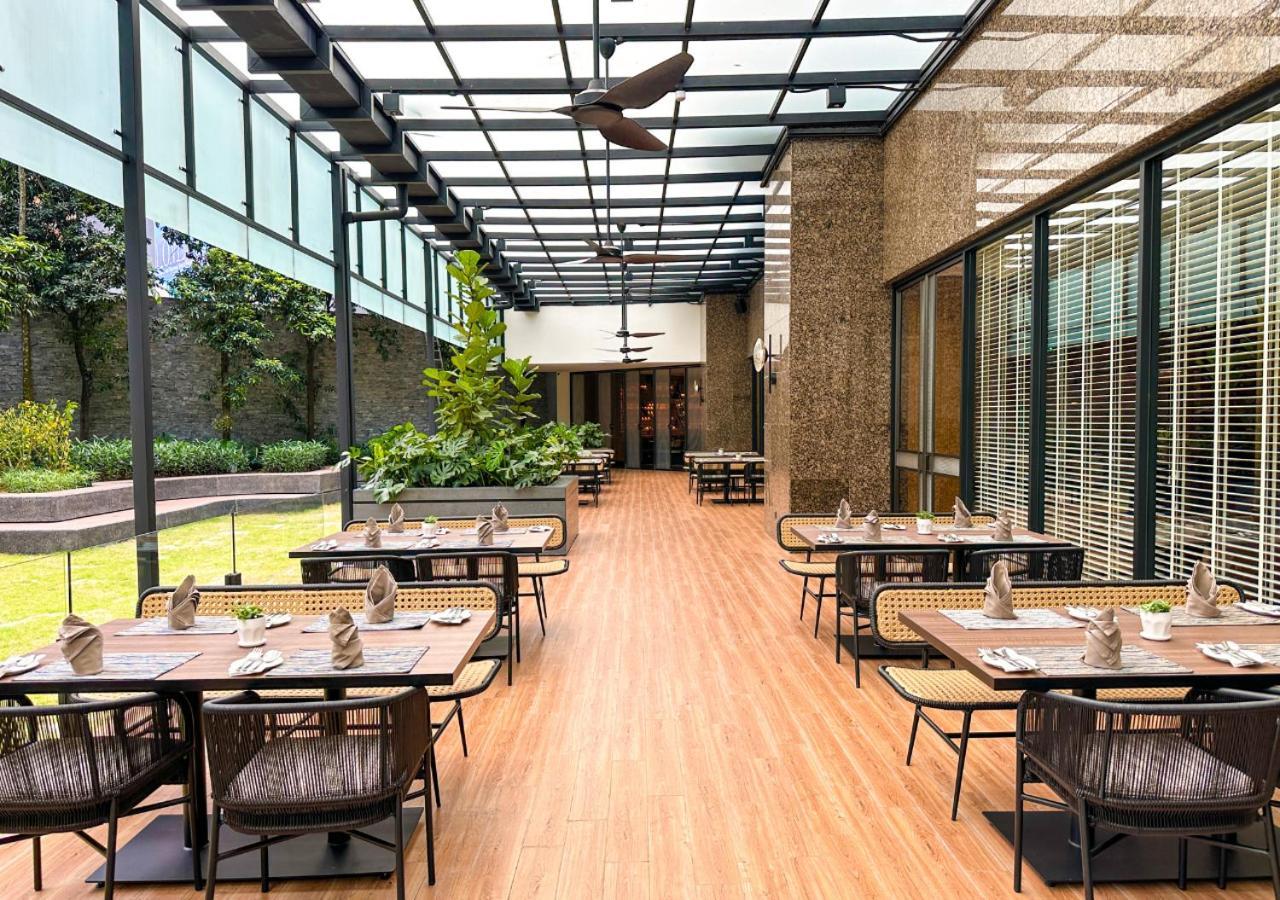 One World Hotel Petaling Jaya Εξωτερικό φωτογραφία The restaurant's interior