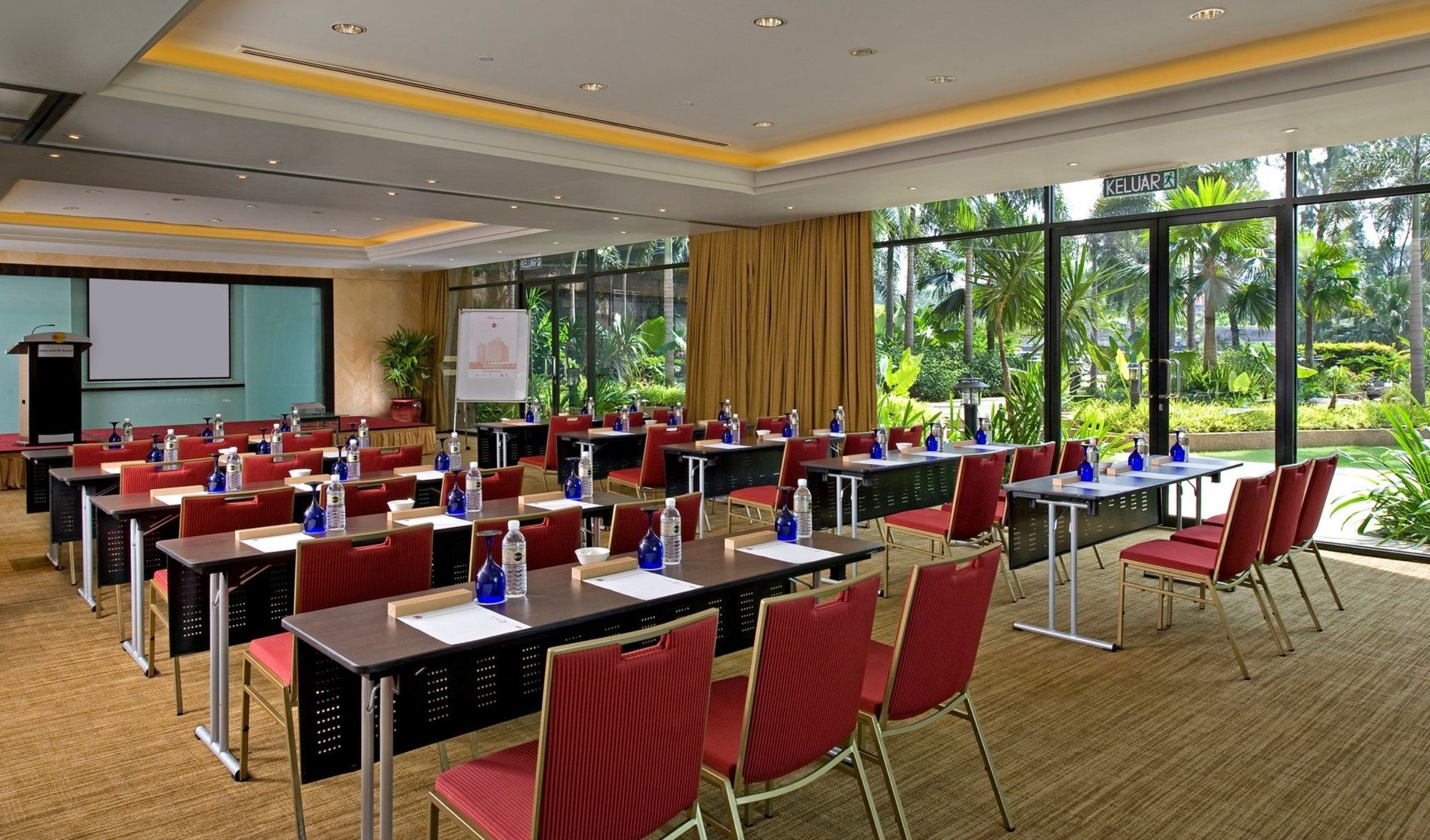 One World Hotel Petaling Jaya Ανέσεις φωτογραφία Meeting room at the Royal Garden Hotel